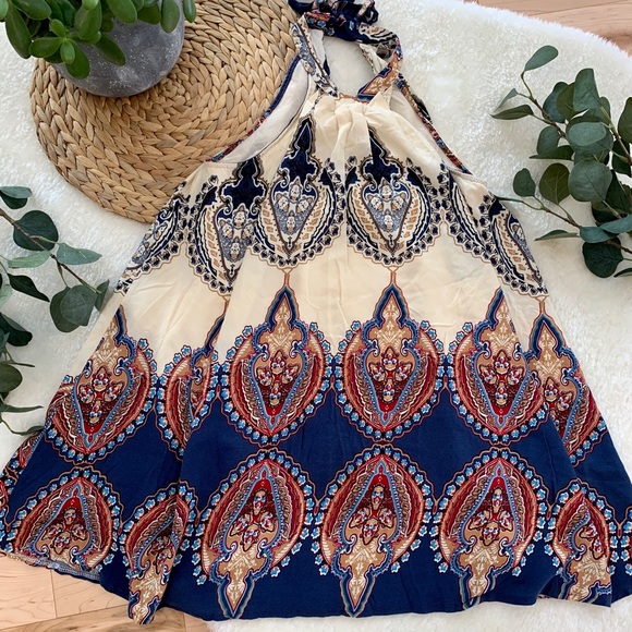 * Cute patterned dress * - Picture 1 of 4